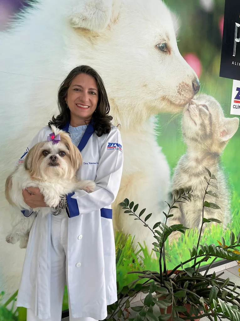 Dra. Vanessa na recepção da Zoovet